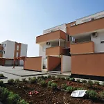 2 Bedroom Stunning In * Nin
