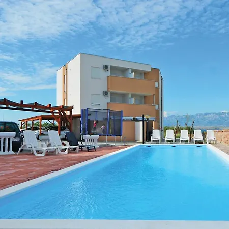 Pet Friendly In With Swimming Pool *
