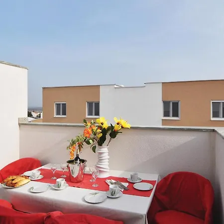 Pet Friendly In With Swimming Pool 公寓