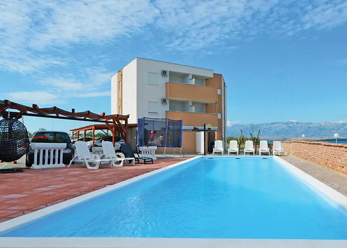 2 Bedroom Stunning In *