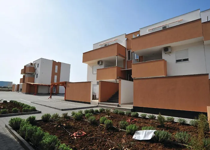 2 Bedroom Stunning In * 닌