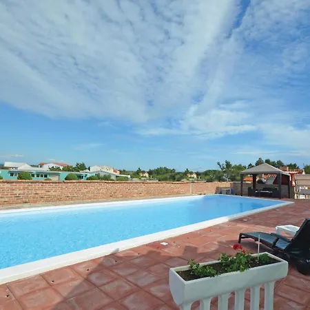 Апартаменты 2 Bedroom Stunning In Нин