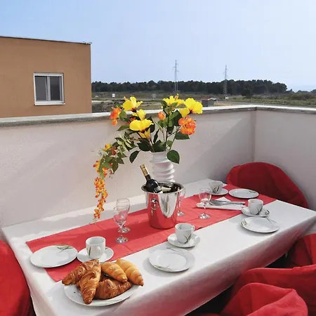 Апартаменты 2 Bedroom Stunning In Нин