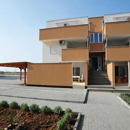 Pet Friendly In With Swimming Pool Apartment *